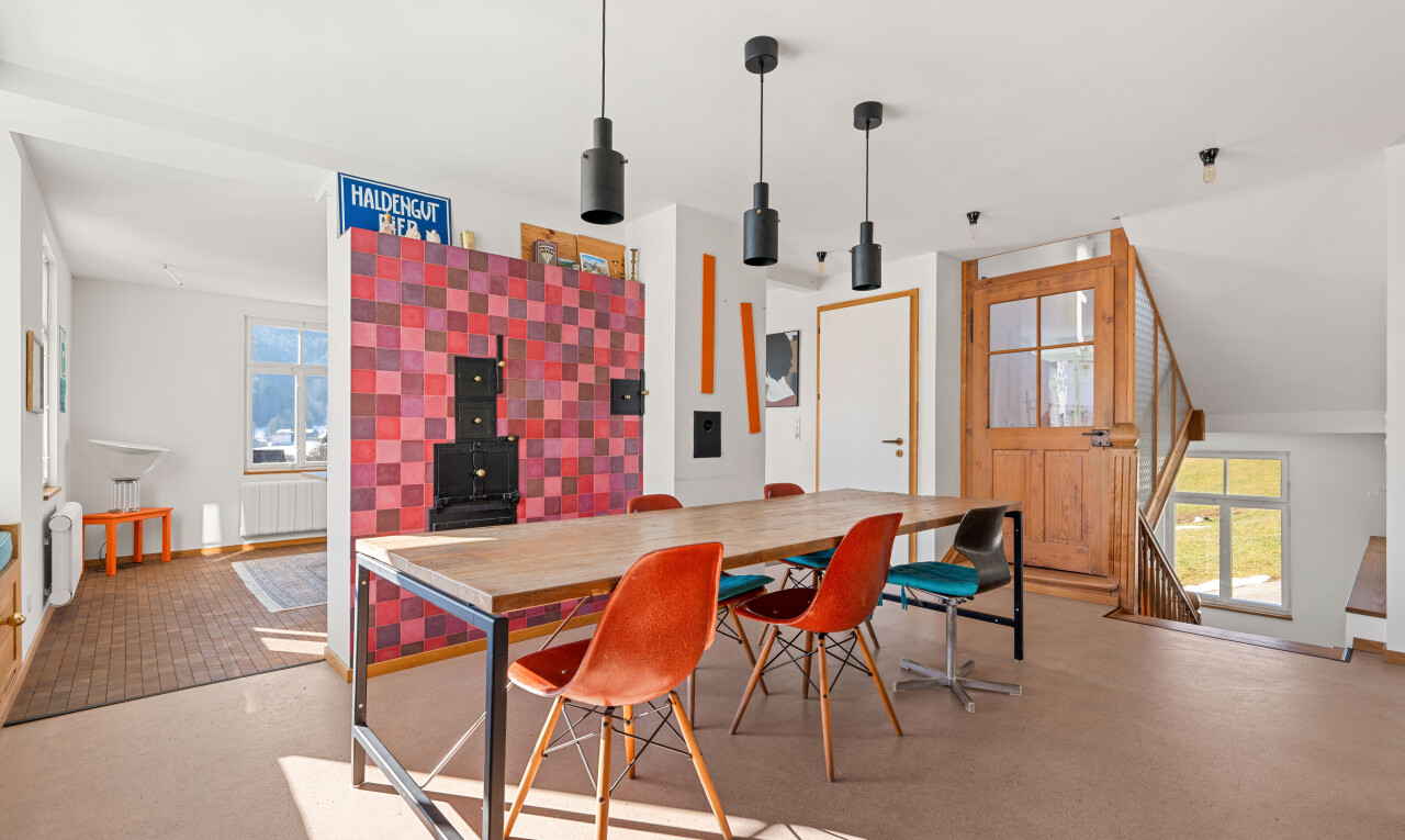 salle à manger avec cloison sèche, drywall, inside property, lumière naturelle, et natural light