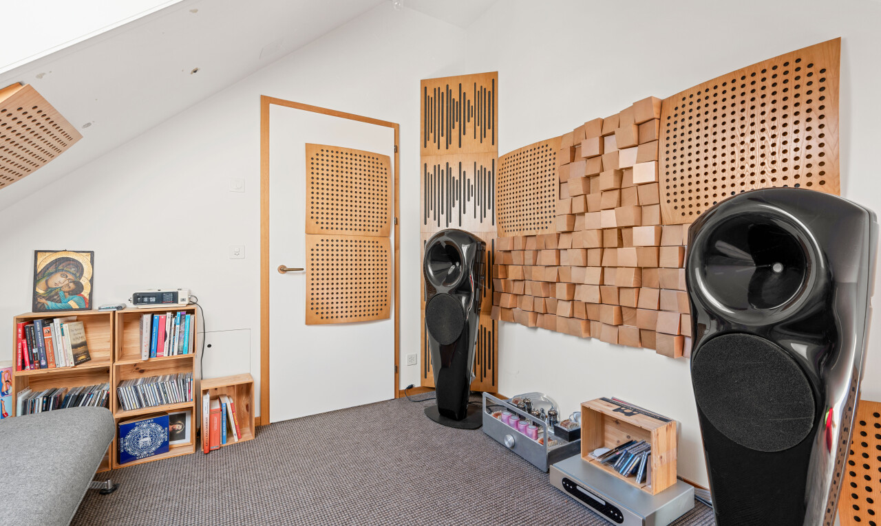chambre avec inside property, cloison sèche, drywall, moquette, et carpet