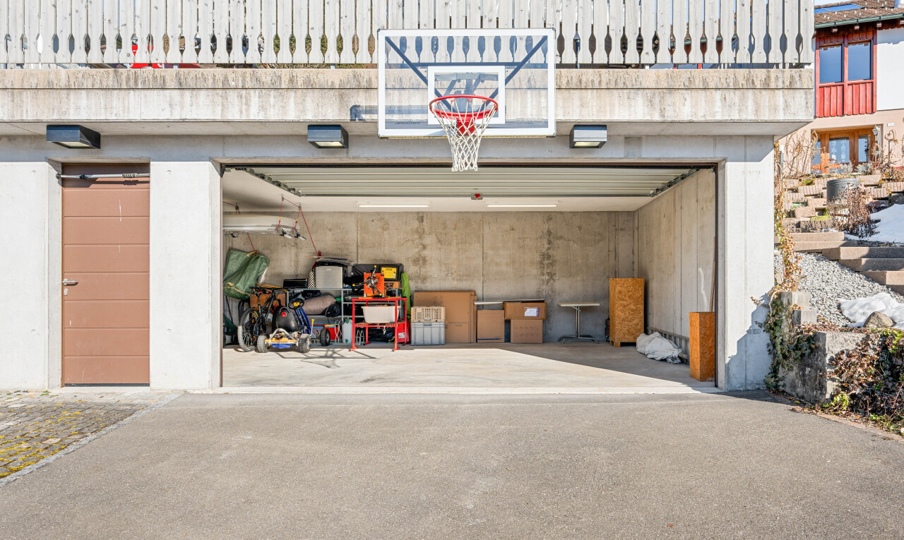 parken mit eingebaute garage, auffahrt, und day time