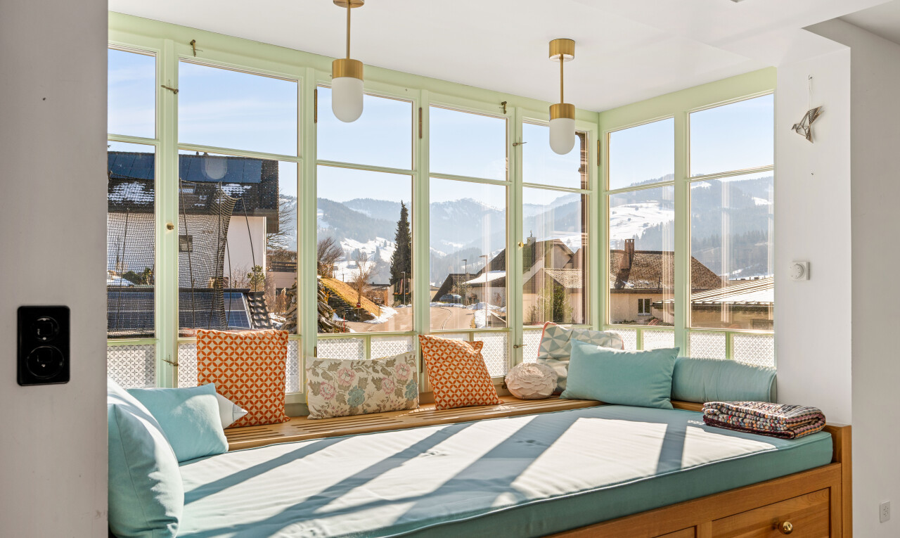 zimmer / schlafzimmer mit day time, gipskartonwand, drywall, natürliches licht, und natural light