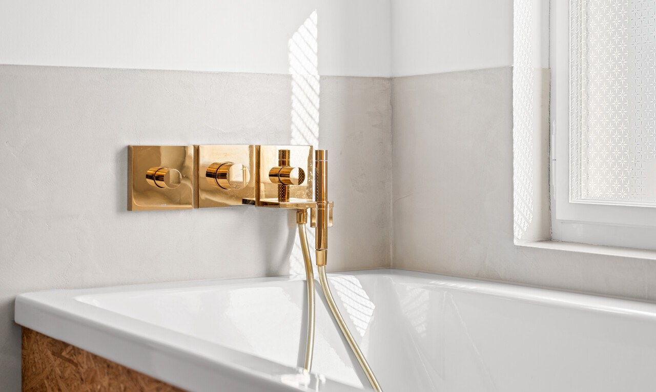 einzelheiten mit bathroom, drywall, gipskartonwand, inside property, und wall / siding