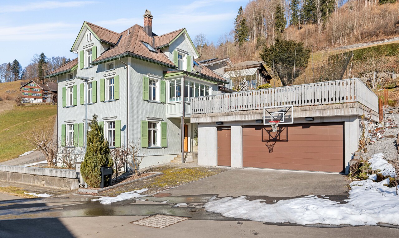 außenansicht mit garage, day time, und property visible