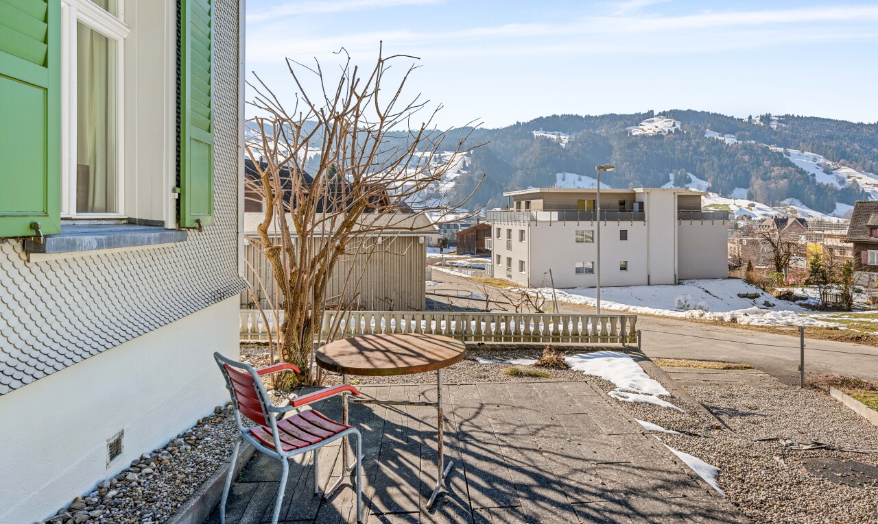 terrasse avec day time, vue sur la montagne, mountain view, et from property