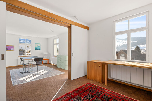 büro mit kühler, gipskartonwand, drywall, natürliches licht, und natural light