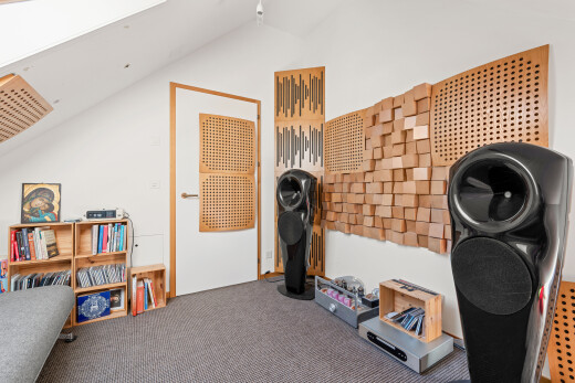 zimmer / schlafzimmer mit inside property, gipskartonwand, drywall, teppich, und carpet