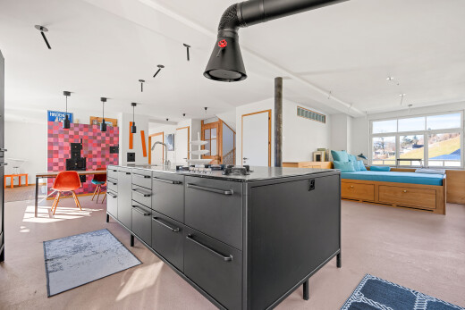 küche mit opens to living area, öffnet sich zum wohnraum, inside property, kitchen island, und kücheninsel