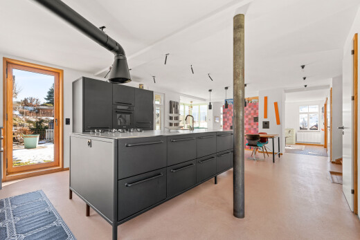 küche mit natural light, natürliches licht, light countertops, arbeitsplatten, und inside property
