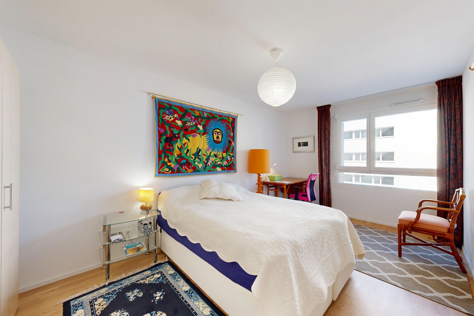 chambre avec drywall, cloison sèche, natural light, lumière naturelle, et inside property