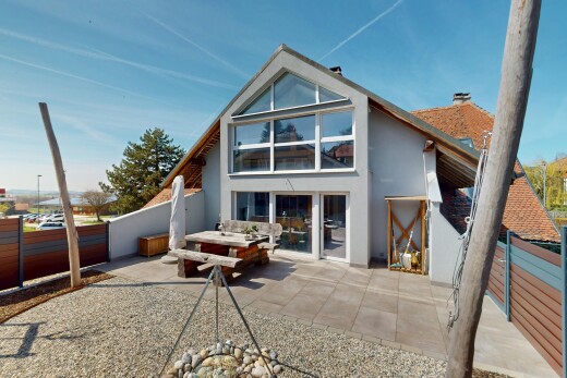 terrasse mit terrasse und zaun