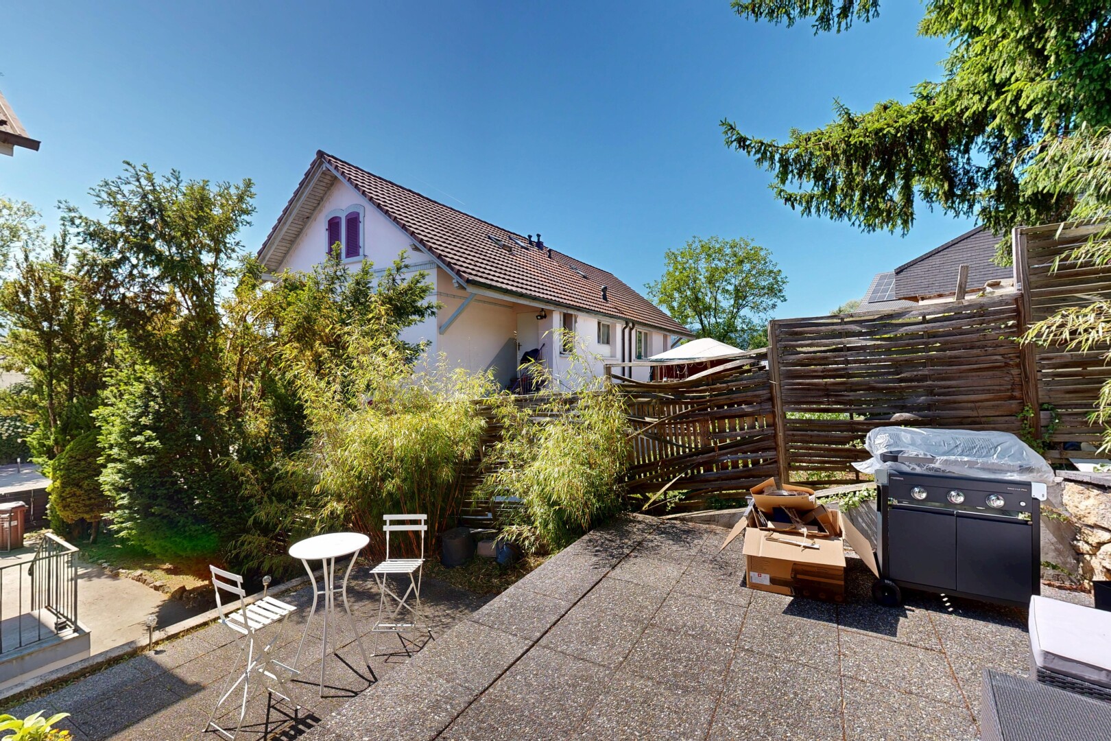 terrasse mit grill, day time, terrasse, zaun, und from property