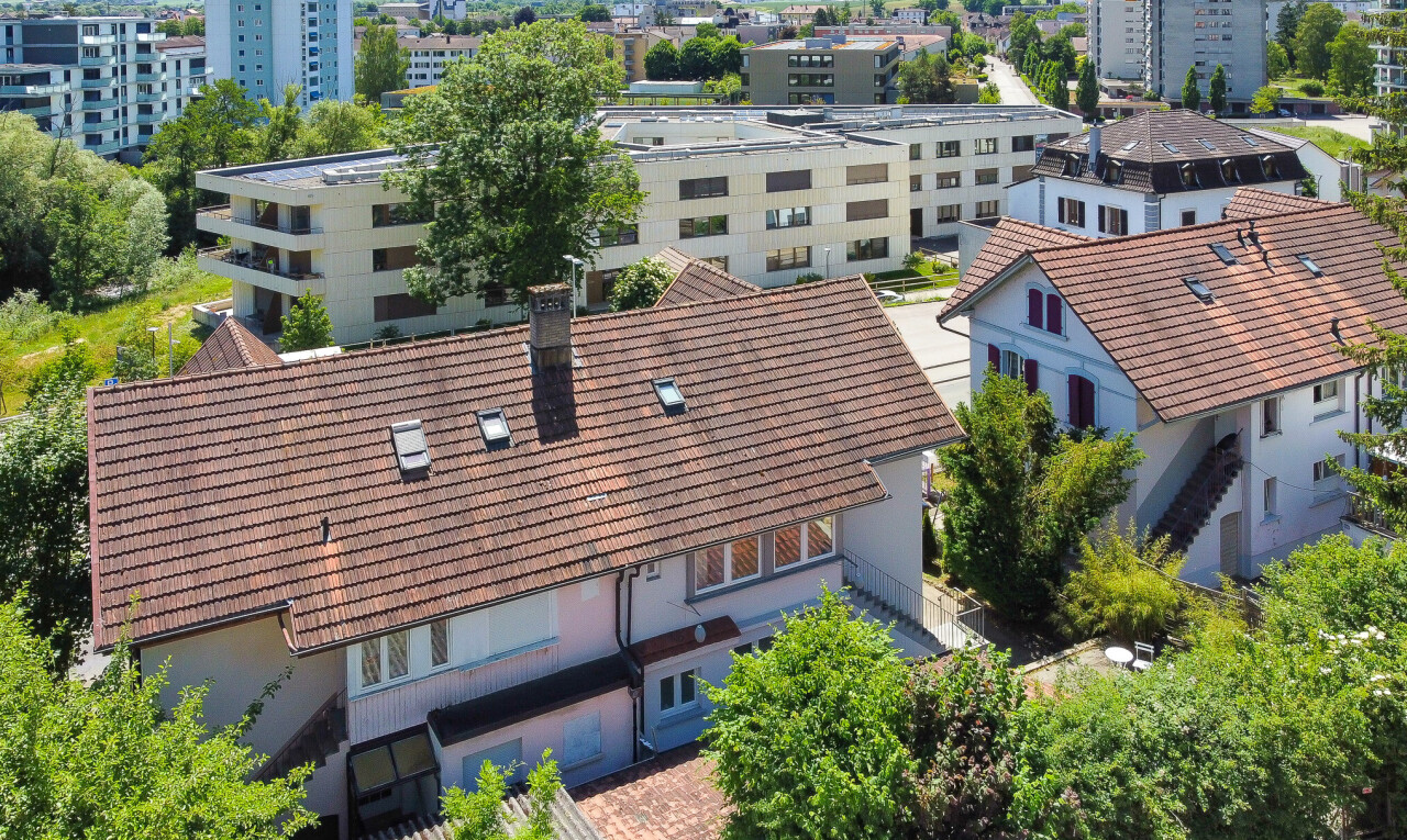 außenansicht mit drone view und schornstein