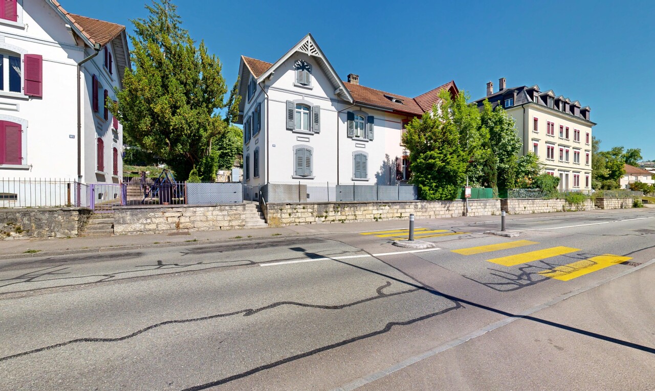 außenansicht mit day time, schornstein, und zaun