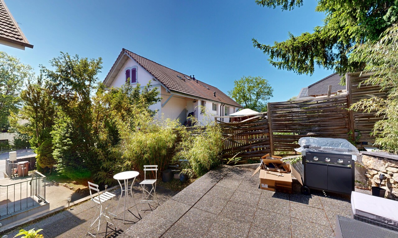terrasse mit grill, day time, terrasse, zaun, und from property