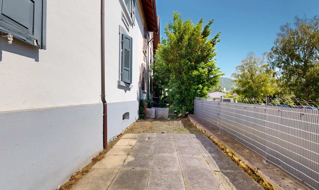 terrasse mit zaun, day time, und from property