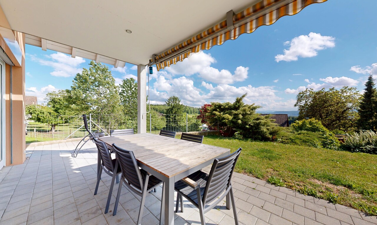 terrasse mit essbereich im freien, terrasse, day time, from property, und rasen