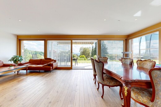 wohn- / esszimmer mit inside property, natural light, natürliches licht, wood finish floor, und holzfußboden