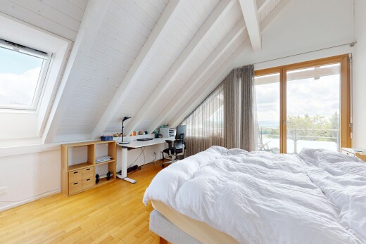 zimmer / schlafzimmer mit balkendecke, beamed ceiling, inside property, dachschräge, und vaulted ceiling