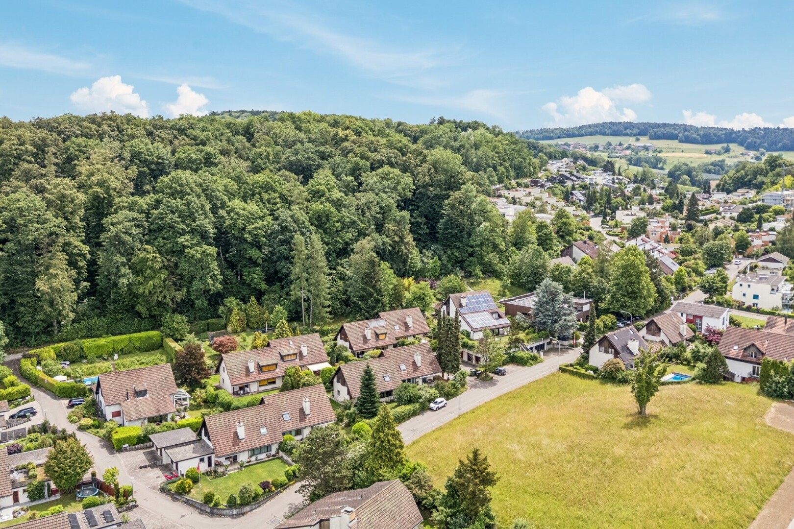 blick auf die berge mit residential view, wohngebietblick, day time, und aerial view