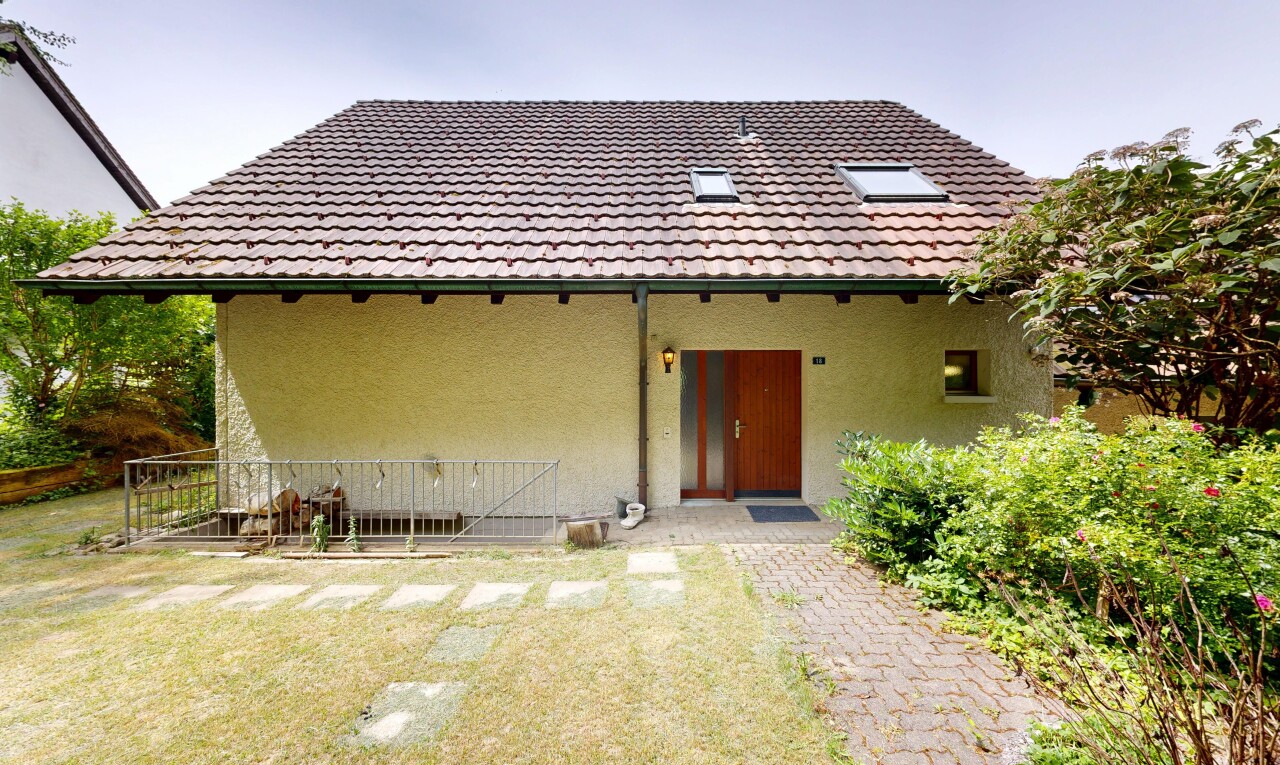 außenansicht mit from property, stuckverkleidung, und ziegeldach