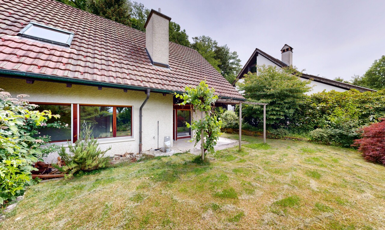 außenansicht mit schornstein, ziegeldach, from property, rasen, und terrasse