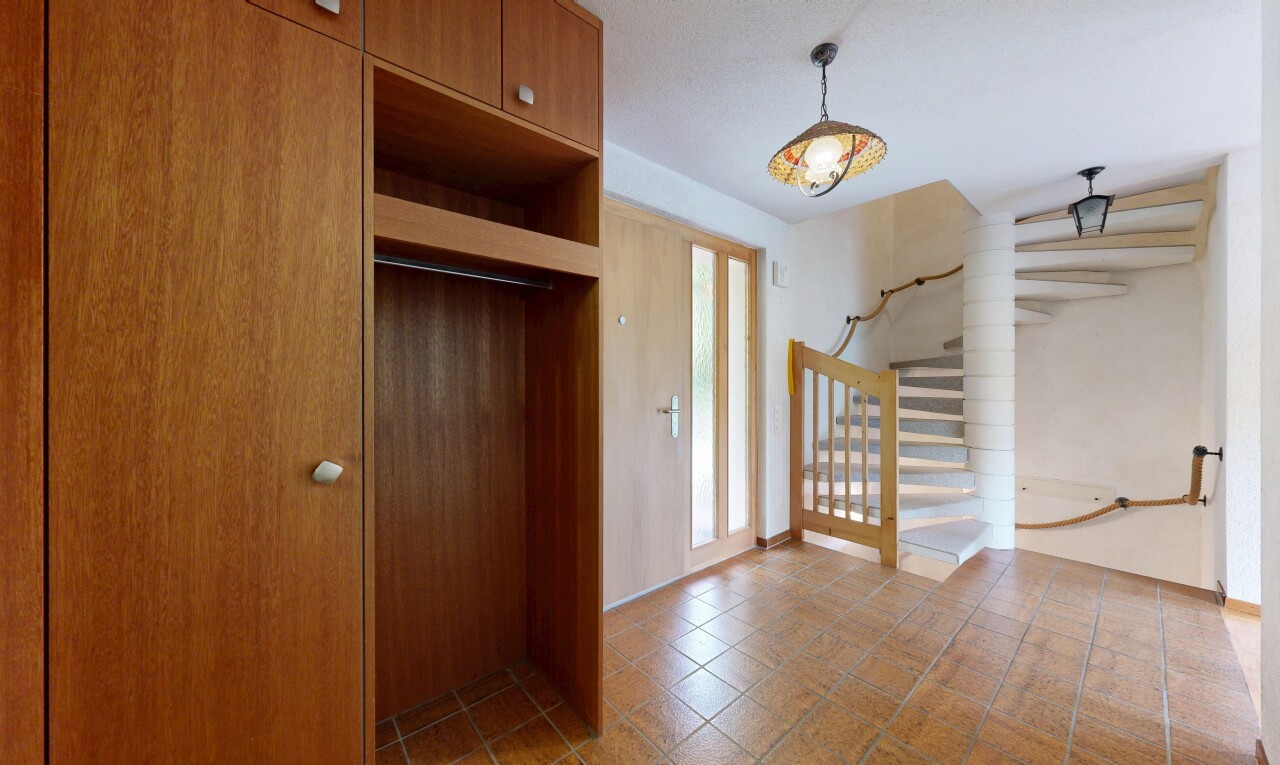 treppe mit treppen, inside property, drywall, und gipskartonwand