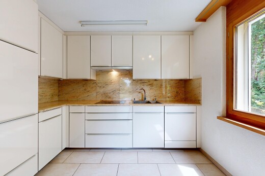 küche mit light countertops, küchenrückwand beim herd, küchenrückwand beim Herd, natürliches licht, und natural light