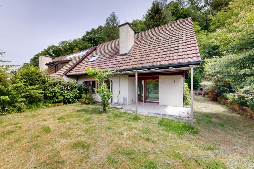 façade avec cheminée, terrasse, toit en tuiles, pelouse, et property visible