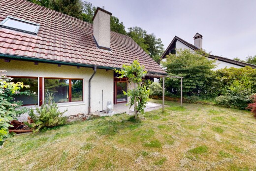 façade avec cheminée, toit en tuiles, from property, pelouse, et terrasse