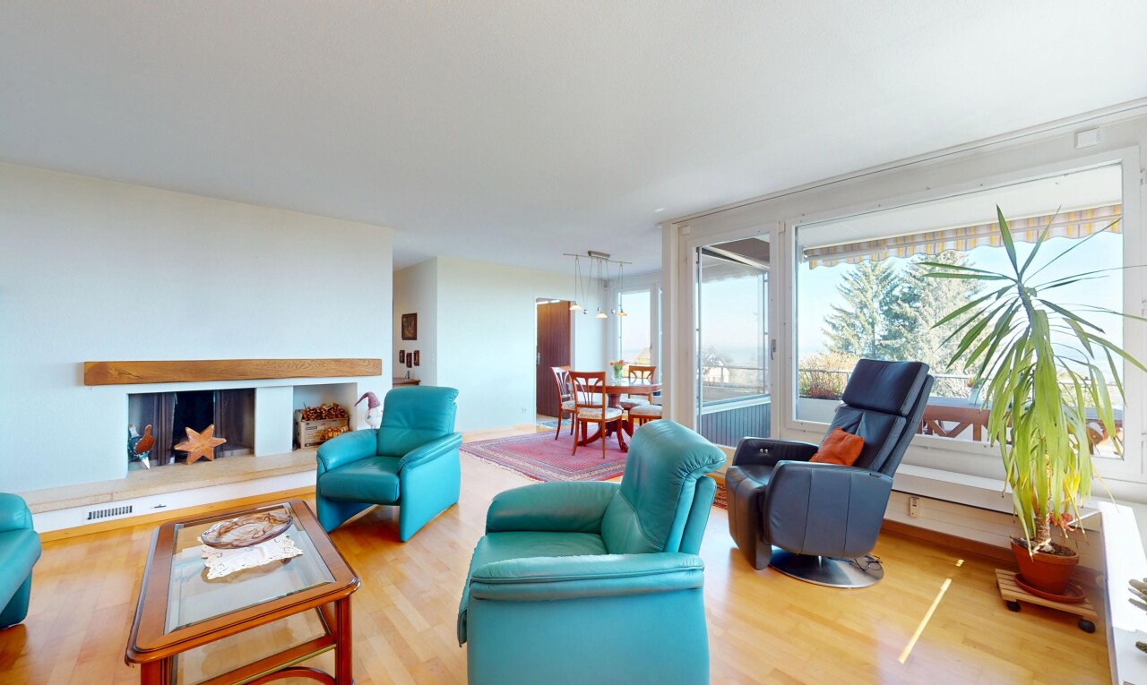 Spacious Terrace Apartment with Stunning Views in Evilard