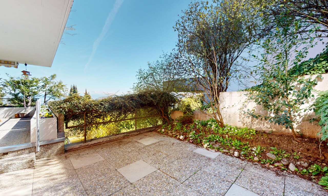 terrace featuring fence