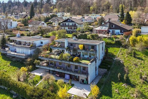 äußeresraum mit leeres grundstück