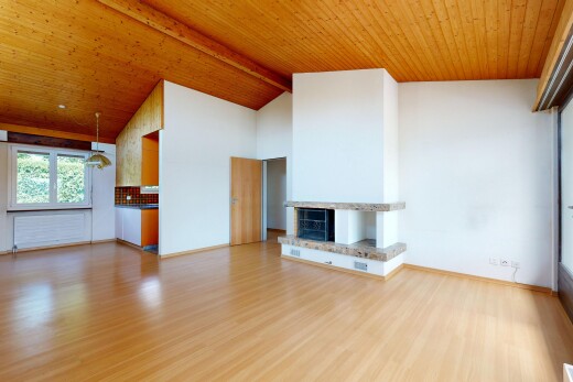 wohnzimmer mit holzfußboden, wood finish floor, natürliches licht, natural light, und inside property