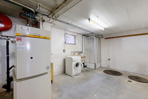 wäschekammer mit betonboden, concrete floor, unfinished concrete floor, tumbler, und inside property