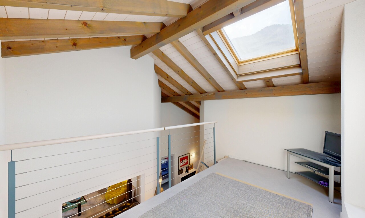 chambre avec puits de lumière, inside property, plafond voûté, vaulted ceiling, et plafond cathédrale
