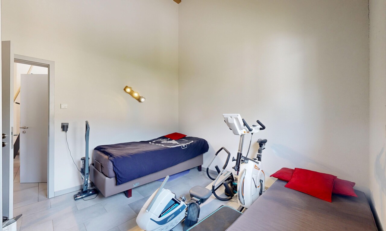 chambre avec inside property, cloison sèche, et drywall