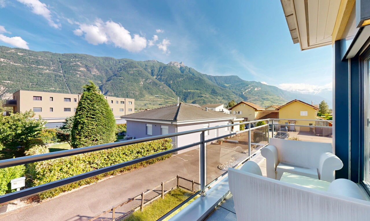 balcon avec vue sur la montagne, mountain view, day time, balcon, et from property