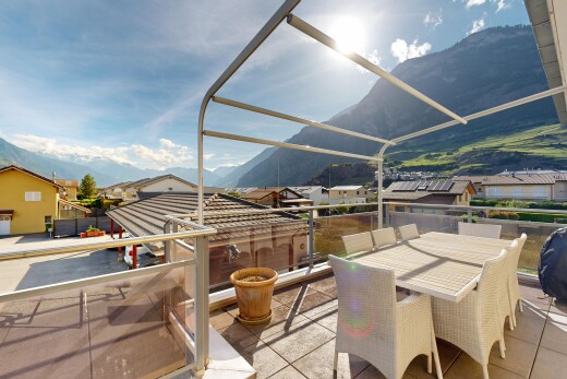 terrasse avec mountain view, vue sur la montagne, day time, from property, et coin repas extérieur