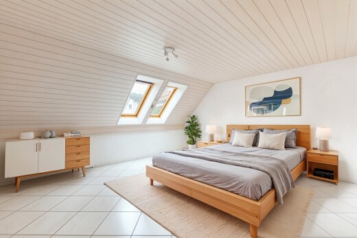 zimmer / schlafzimmer mit dachfenster, zusätzliches zimmer, natural light, natürliches licht, und wood ceiling