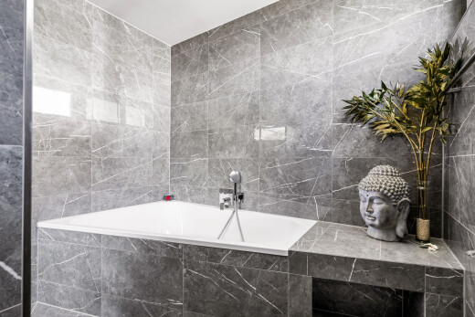 bad mit inside property, bad, fliesenwand, tile wall, und komplettes badezimmer