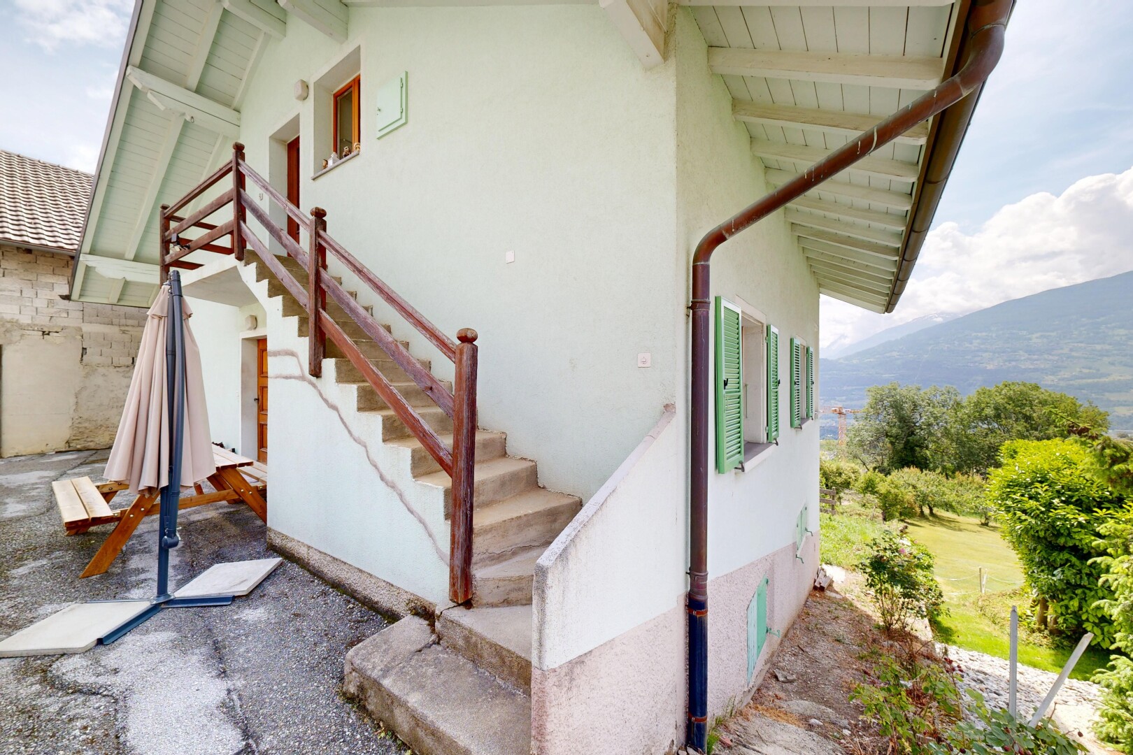 escaliers avec day time, vue sur la montagne, et mountain view