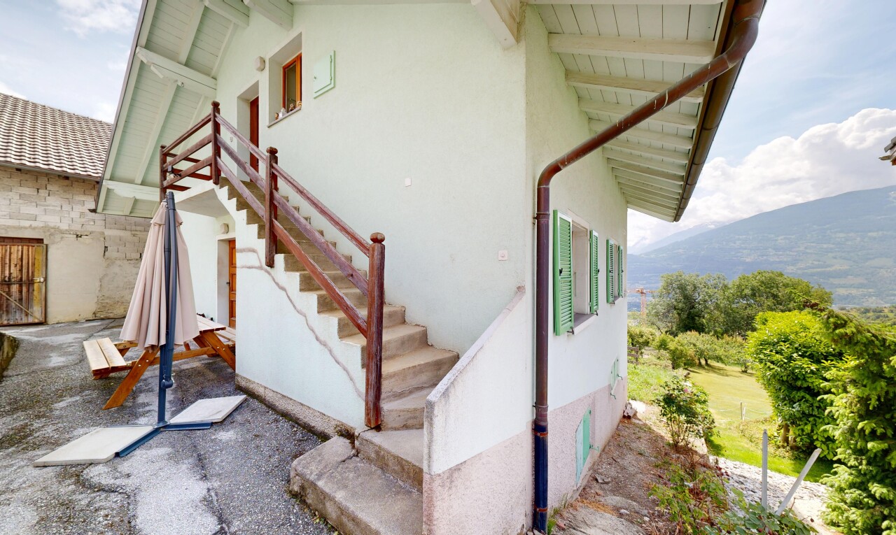 escaliers avec day time, vue sur la montagne, et mountain view
