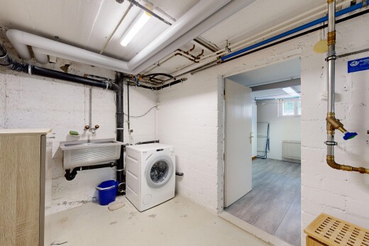 wäschekammer mit betonboden, concrete floor, light floor, tumbler, und keller