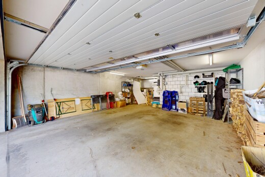 parking avec inside property