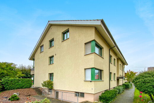außenansicht mit stuckverkleidung, property visible, day time, zaun, und betonfundament