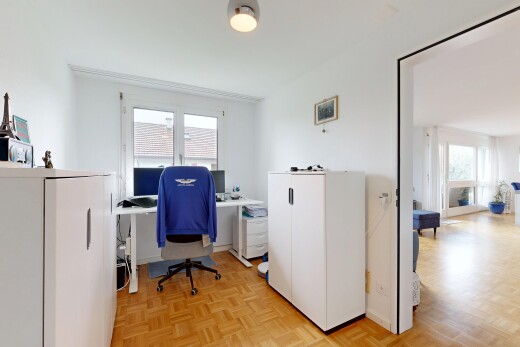 büro mit inside property, drywall, gipskartonwand, parquet floor, und natural light