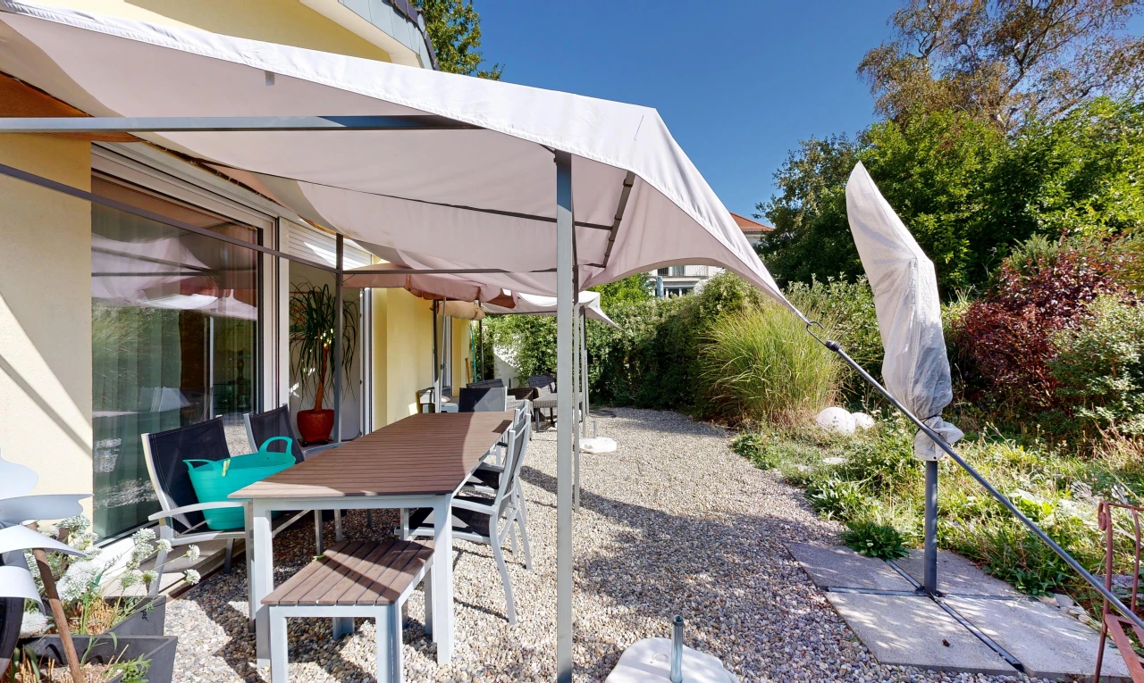 terrasse mit essbereich im freien, day time, und from property