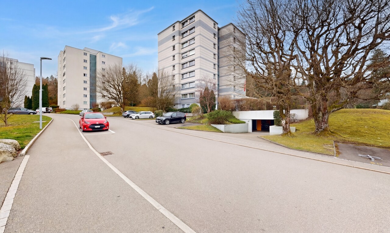 view of apartment building / complex