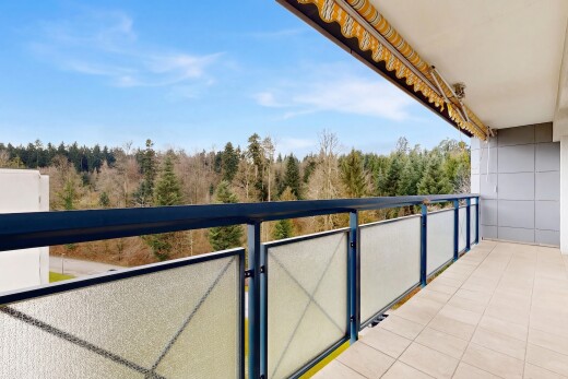 balkon mit balkon, from property, und day time