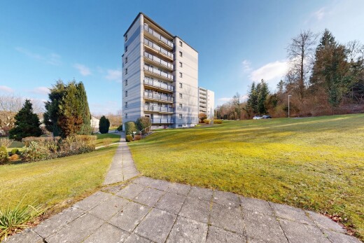 außenansicht mit blick auf wohnanlage, apartment complex view, day time, und from community