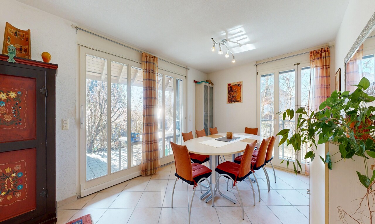 salle à manger avec inside property, natural light, lumière naturelle, drywall, et cloison sèche